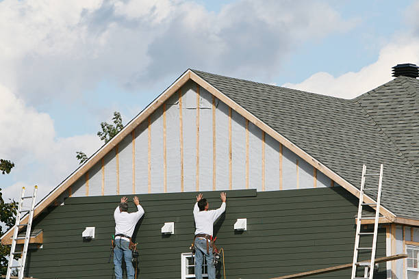 Professional Siding Installation technician working in Jacksonville Beach, FL